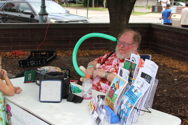 It is our policy to not label pictures in our galleries